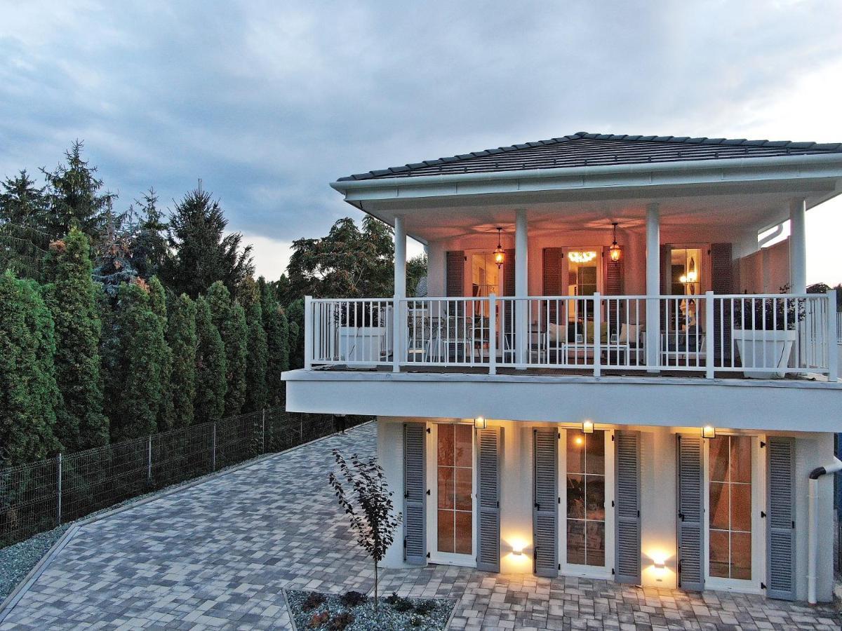 The Doors Luxury Apartment Mosonmagyaróvár Exterior foto